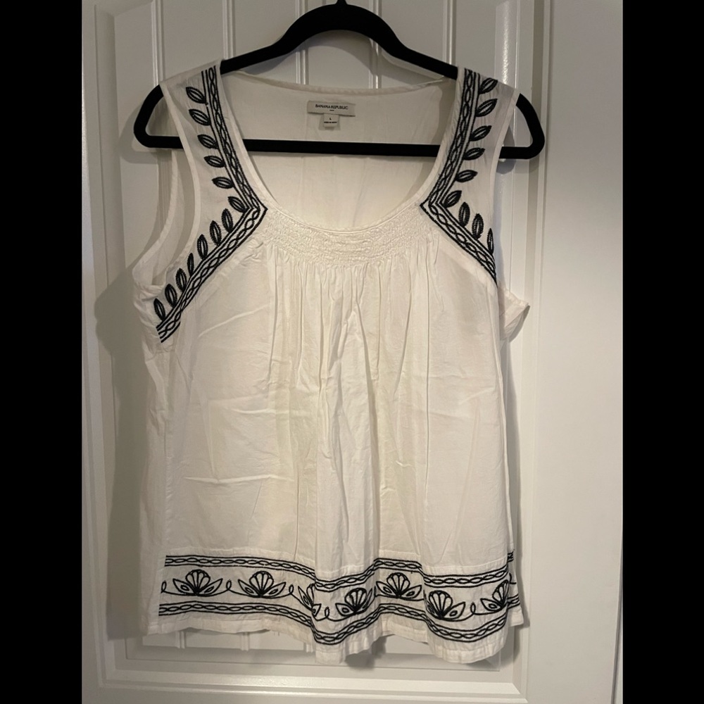 Banana Republic Flowy Women’s Sleeveless Embroidered Boho Peasant Top Size Large